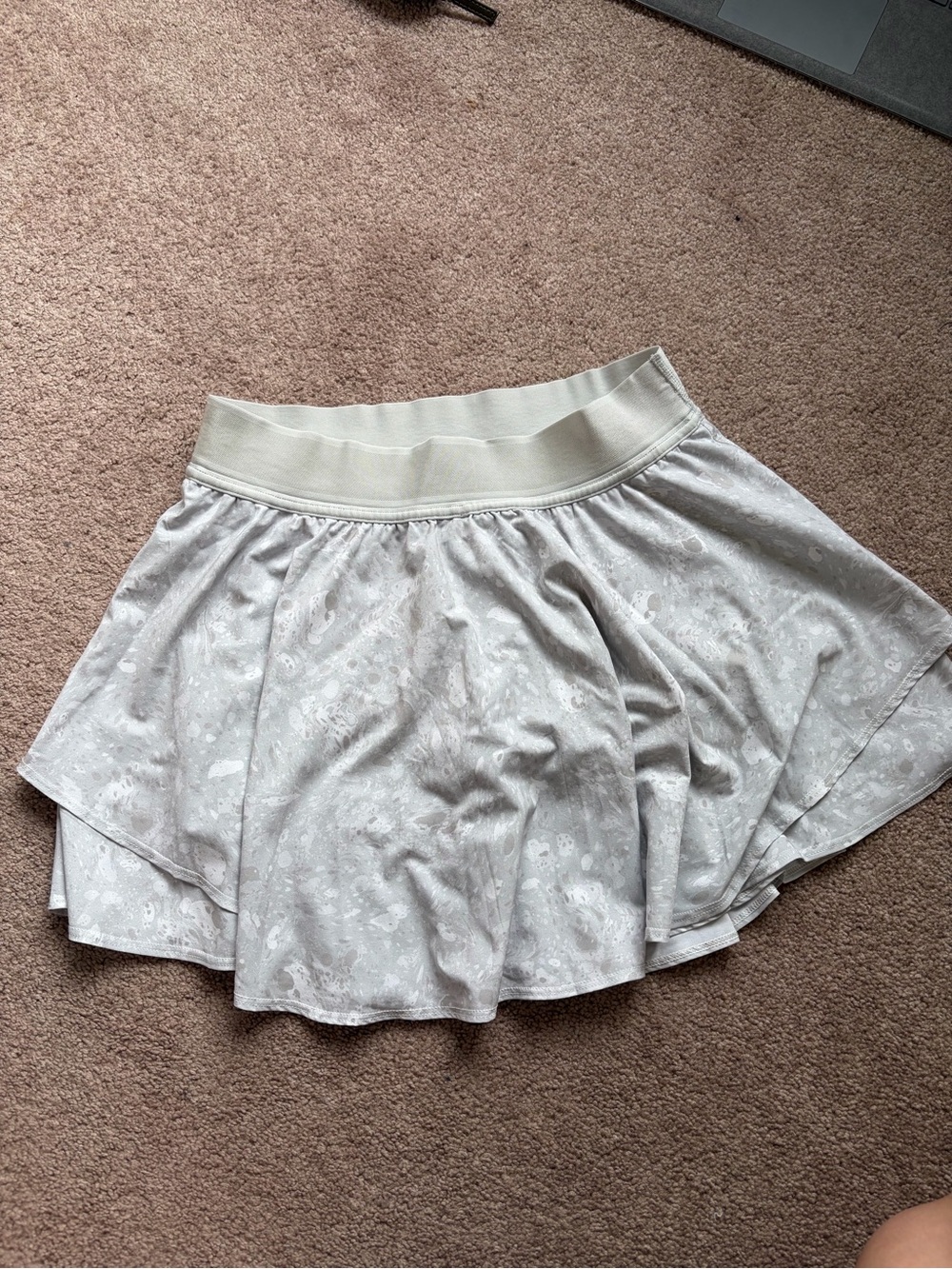 🍁 LULULEMON - Size 8 Skirt